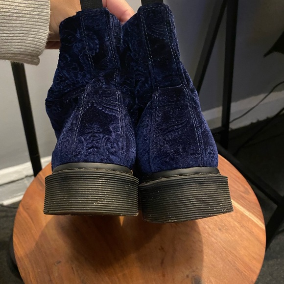 Dr Doc Martens Embossed Blue Velvet Boots 1460 Brocade GUC W9 - Picture 12 of 15